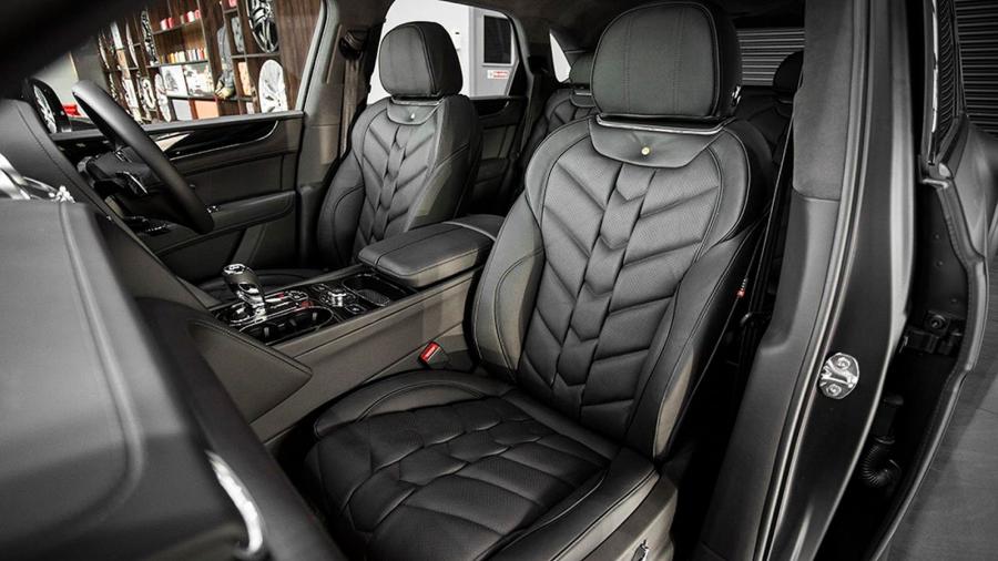 Интерьер Bentley Bentayga Le Mans Edition by Project Kahn 2017 года  (фото 8 из 9)